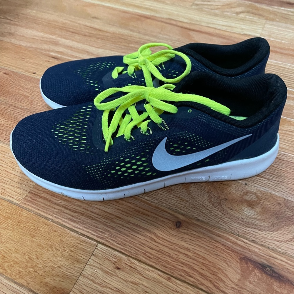 Nike tennis shoes